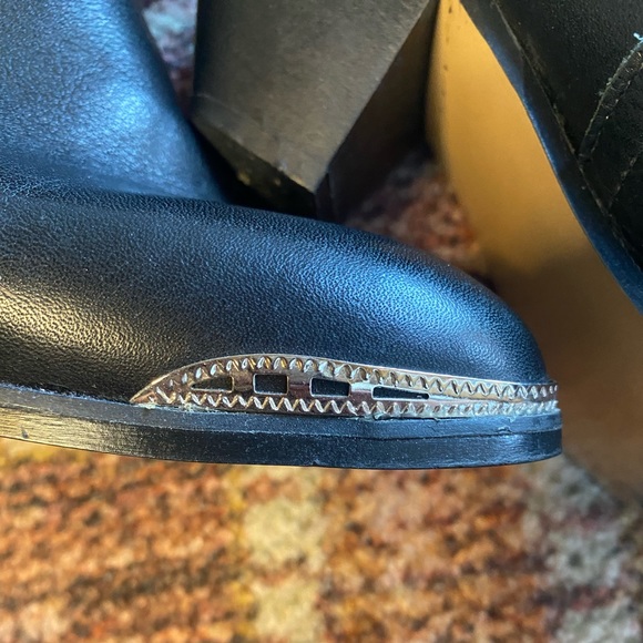 Black Leather Chain Detail Heeled Cowgirl Cowboy Boot - Picture 6 of 7